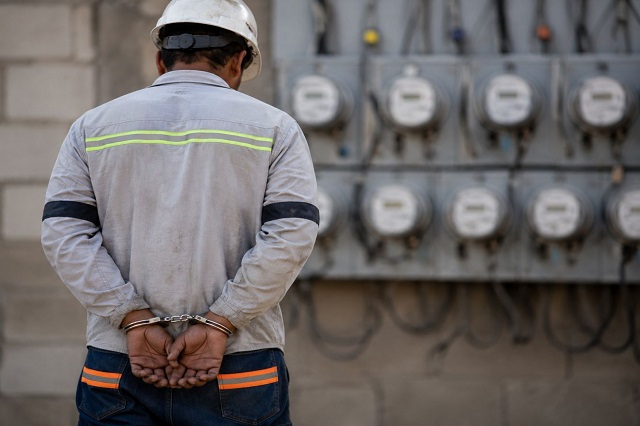 Seguridad de Edesur detiene a técnico de empresa contratista por presunta extorsión a cliente